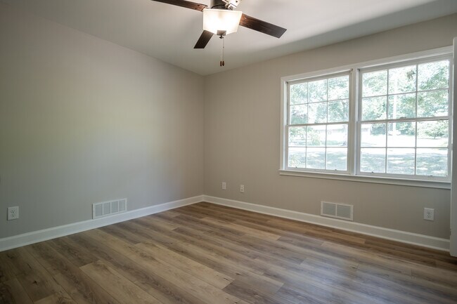 Building Photo - 1051 Crooked Creek Rd