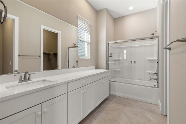 Building Photo - Lovely Home!