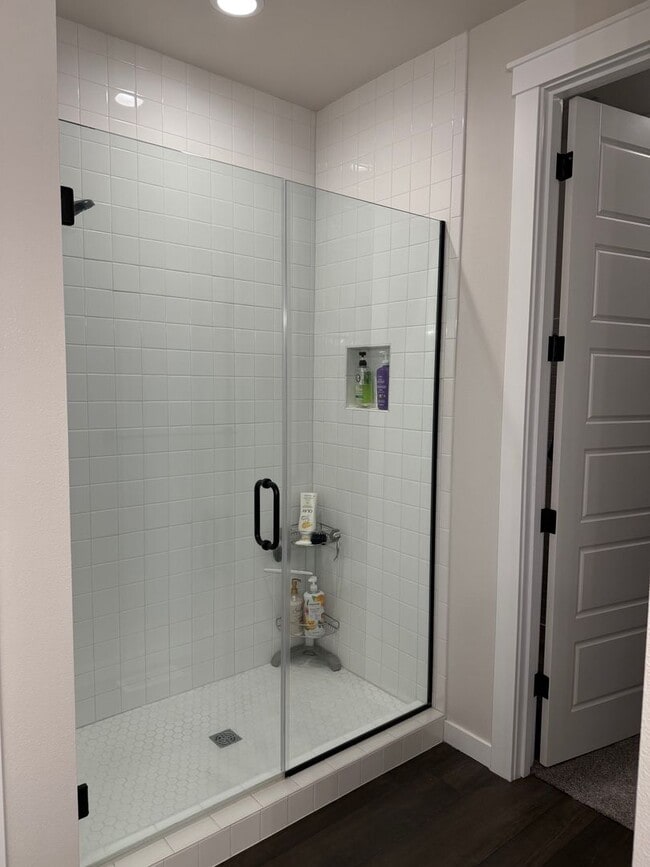 Building Photo - Beautiful Home with lots of upgrades.... A...