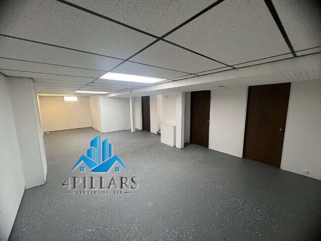 Building Photo - "Charming 3-Bedroom Haven with Finished Basement & Gleaming Hardwood Floors in Hammond!"