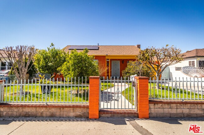 Building Photo - 6445 Tujunga Ave