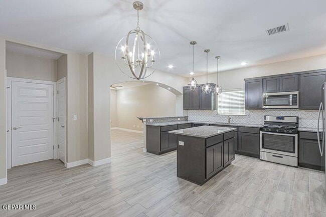 Building Photo - 15120 Design Ct