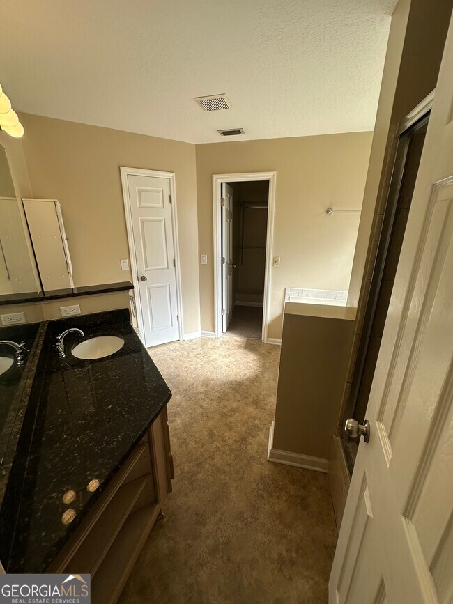 Building Photo - 104 St Helena Ct