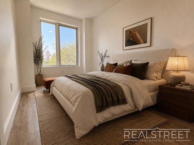 Building Photo - Luxury Apartment with Modern Finishes & Private Balcony