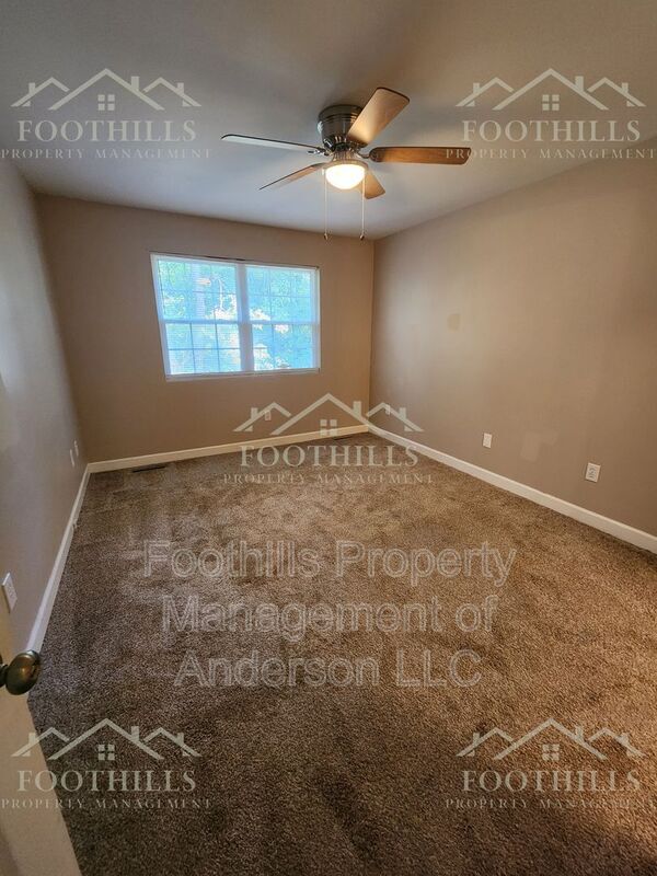 Building Photo - 613 N Pointe Creek