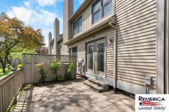 Building Photo - 45189 Horseshoe Dr