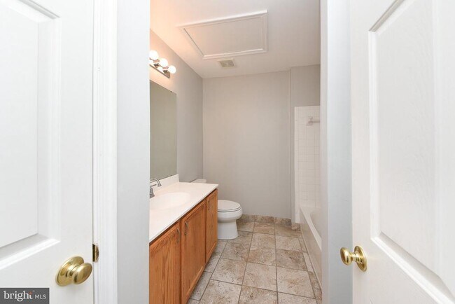 Building Photo - 401 Jene Ct