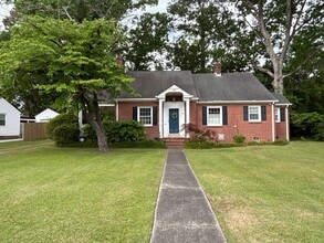 Building Photo - Gorgeous on Jean Circle!