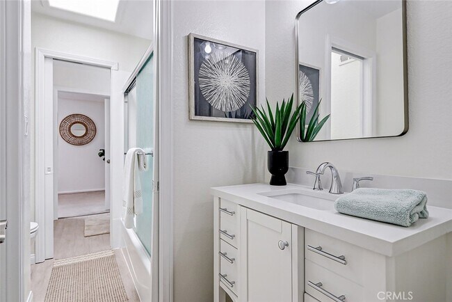 2nd Bedroom's vanity and tub - 4033 W 182nd St