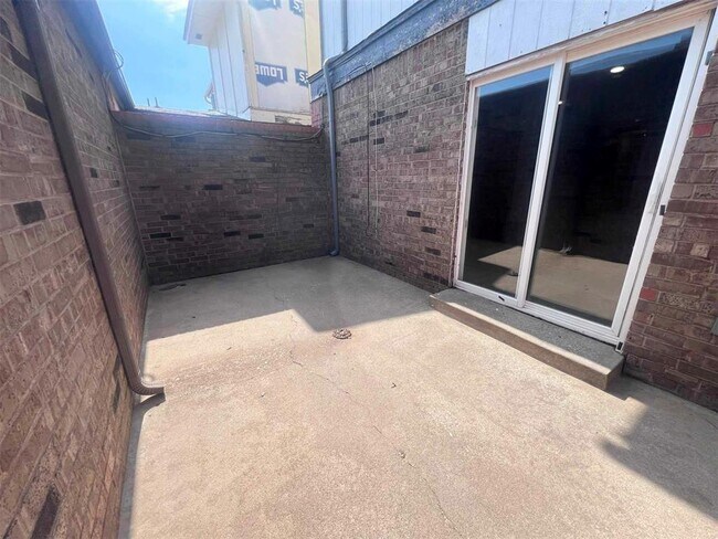 Building Photo - 2105 NW 118th Terrace