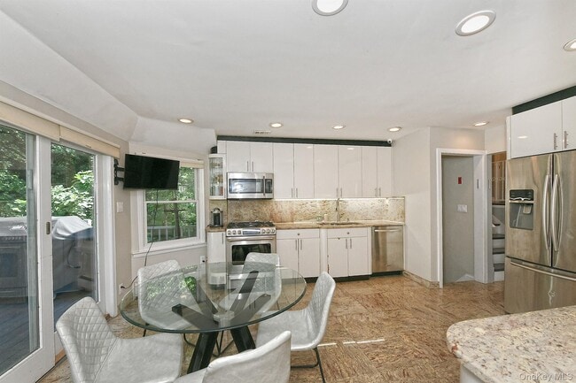 Building Photo - 2 Cherrywood Ln