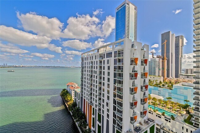 Building Photo - 460 NE 28th St