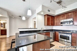 Building Photo - 7204 Oak Manor Dr