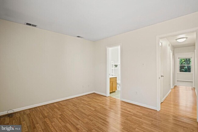 Building Photo - 1141 N Vernon St