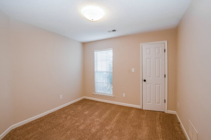 Building Photo - 11660 Dempsey Dr