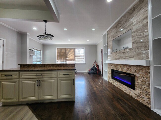 Building Photo - 176-31 130th Ave