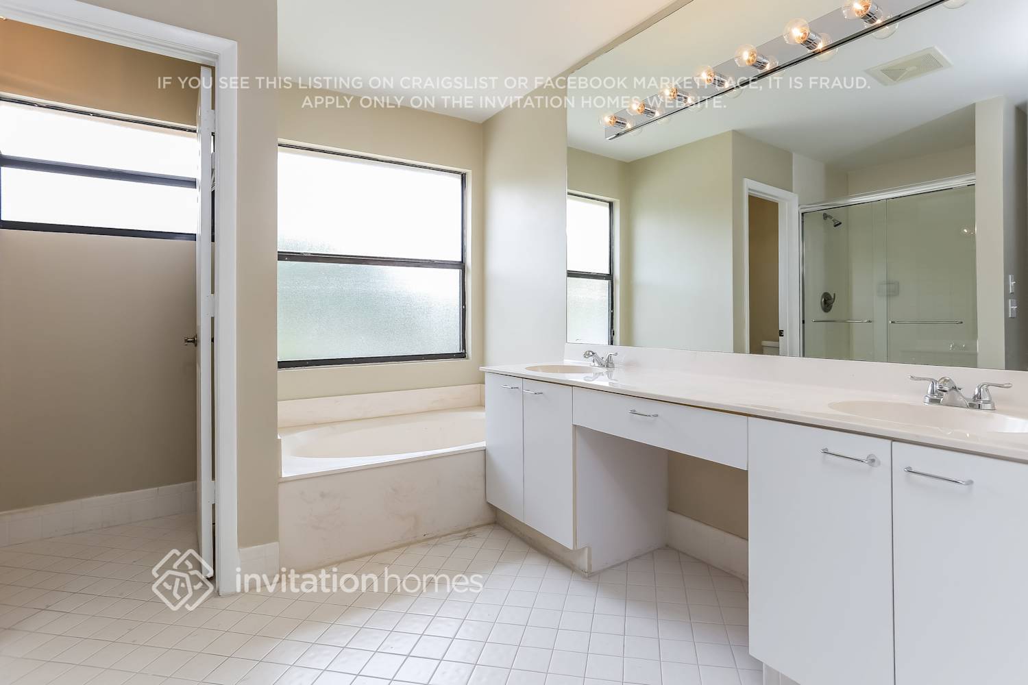 Building Photo - 1240 NW 105th Ave