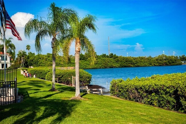 Building Photo - 6295 Bahia Del Mar Cir