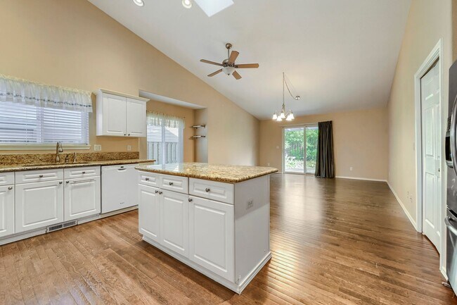 Building Photo - Single-Level 4BR/2BA Ranch — Spacious 3-Car Garage & Low-Maintenance Yard (Oregon City / Fairway ...