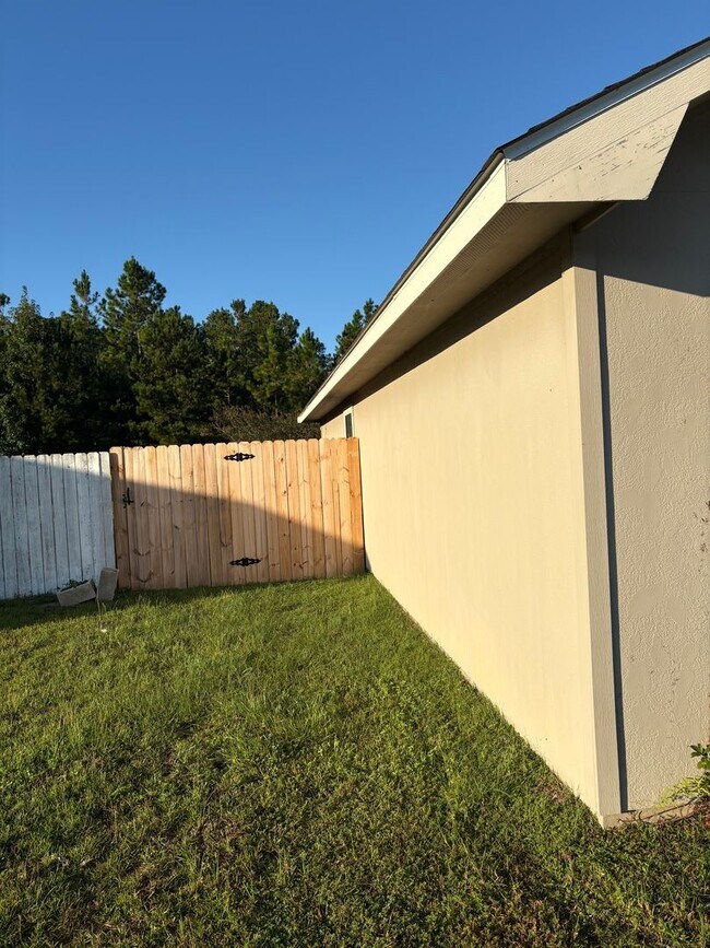 Building Photo - 4 Bed 2 Bath New Fenced in Yard In Kingsla...