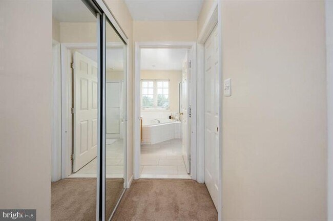 Building Photo - 6 Riggs Rd