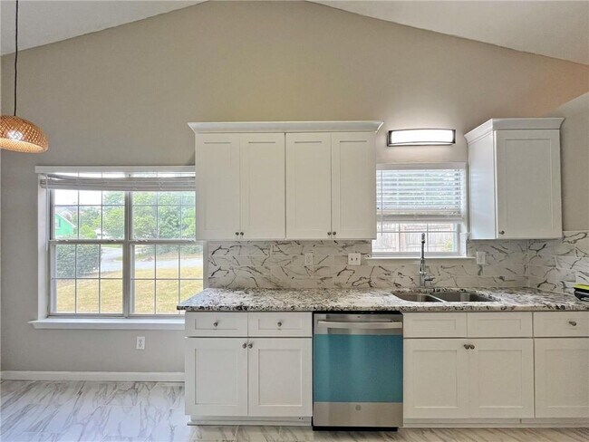 Building Photo - 1680 Racquet Club Cir NW