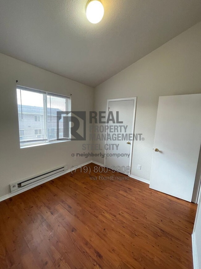 Building Photo - 1715 Oakshire Ln