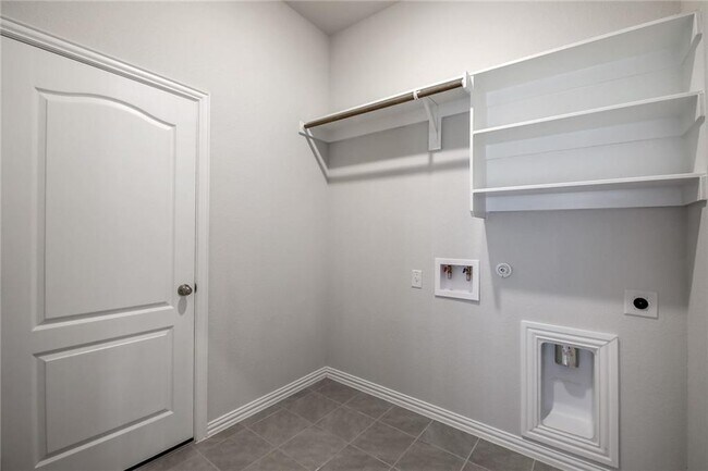 Building Photo - 708 Sunny Ridge Dr