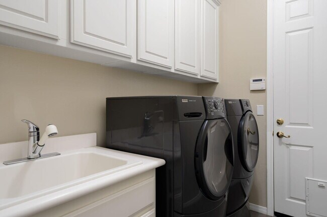 Building Photo - 3 Pyramid Lake Ct