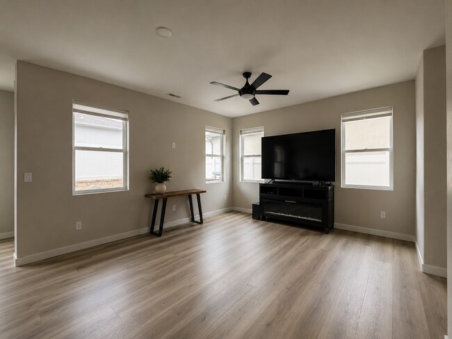 Building Photo - Stylish 2023 Home for Rent | 4 Bed • 2.5 Bath • Prime North Grand Junction Location