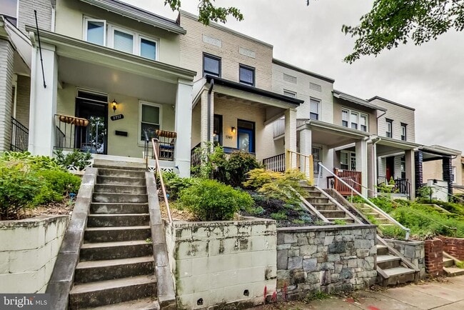 Building Photo - 1749 L St NE