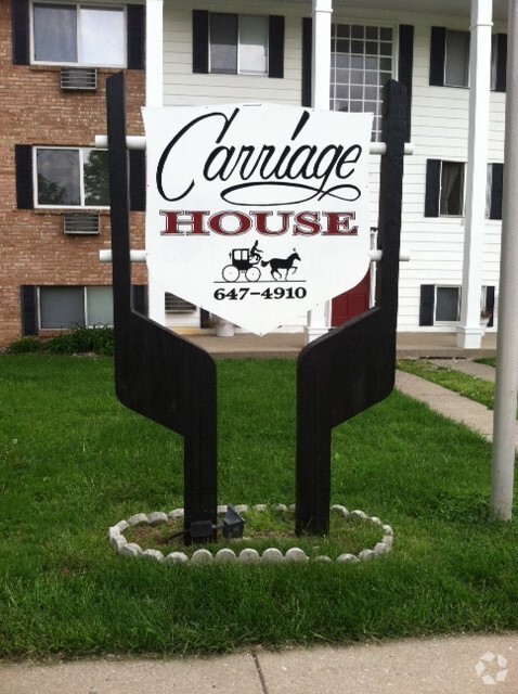 Building Photo - Carriage House Apartments