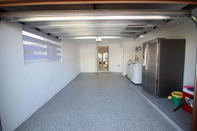 Building Photo - 2548 SE 14th St