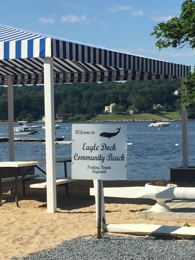 Building Photo - 152 Main St