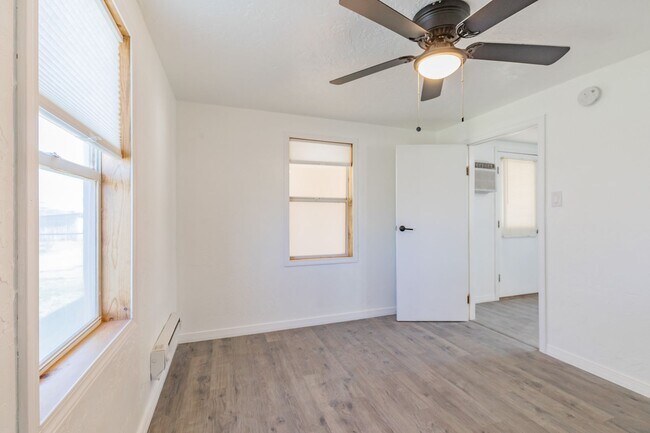 Building Photo - Charming 3 bedroom 2 bath Home with acreage