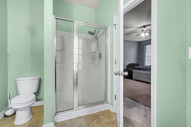 Building Photo - Beautiful & Bright 5BR Home with Large Bac...
