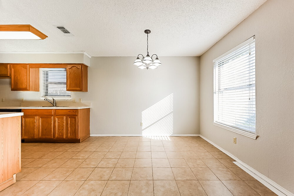 Building Photo - 6217 Cool Springs Dr