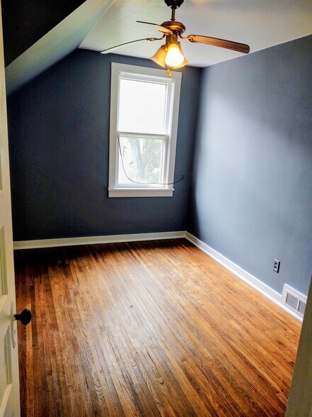 Building Photo - 402 Vine St
