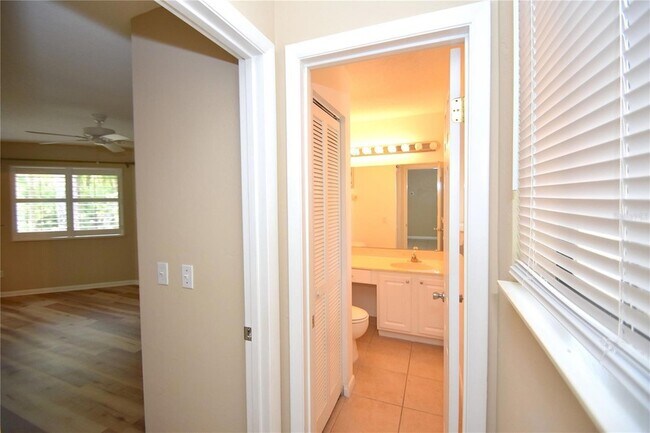 Building Photo - 6 Broadmore Cir