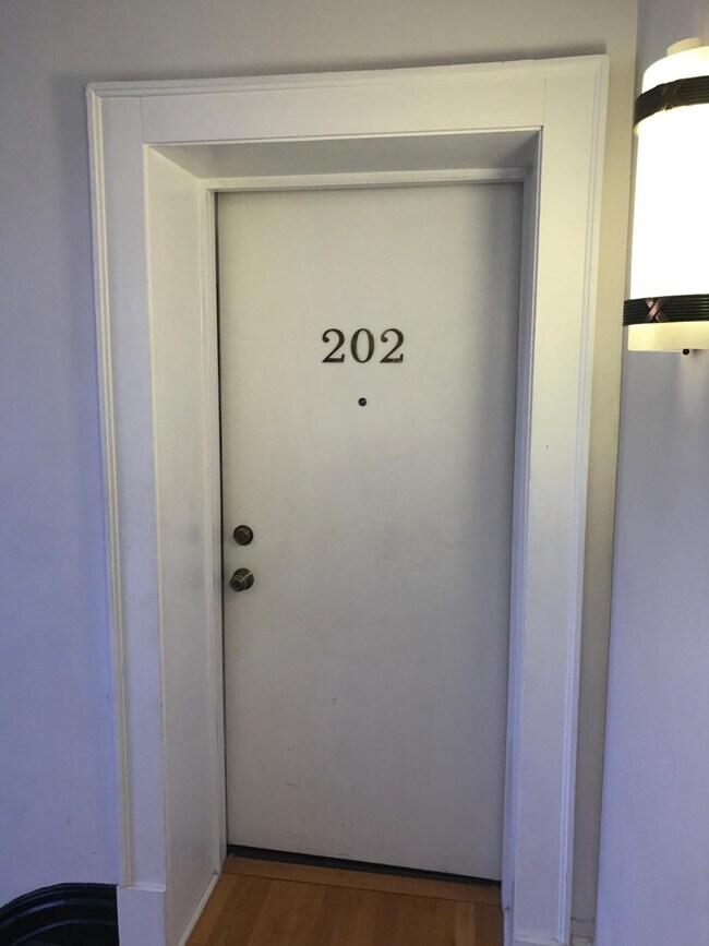 Building Photo - 380 S Upper St