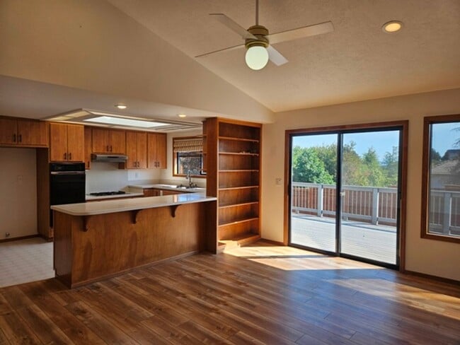 Building Photo - 3Bd/2Ba Single Story Home-For viewing!