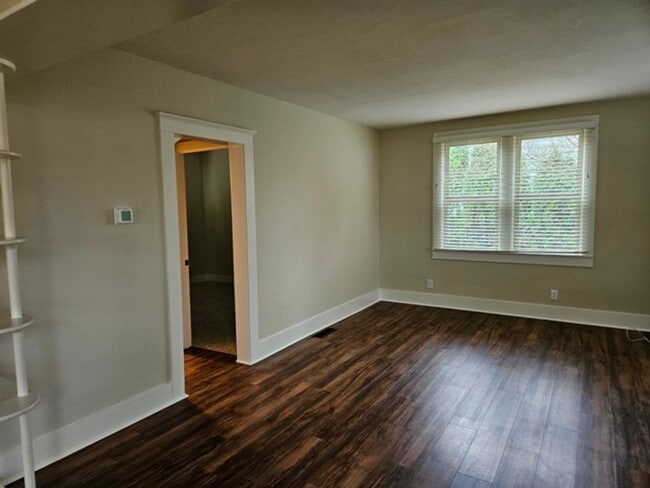 Building Photo - 4Bd/1Ba two story home - For viewing