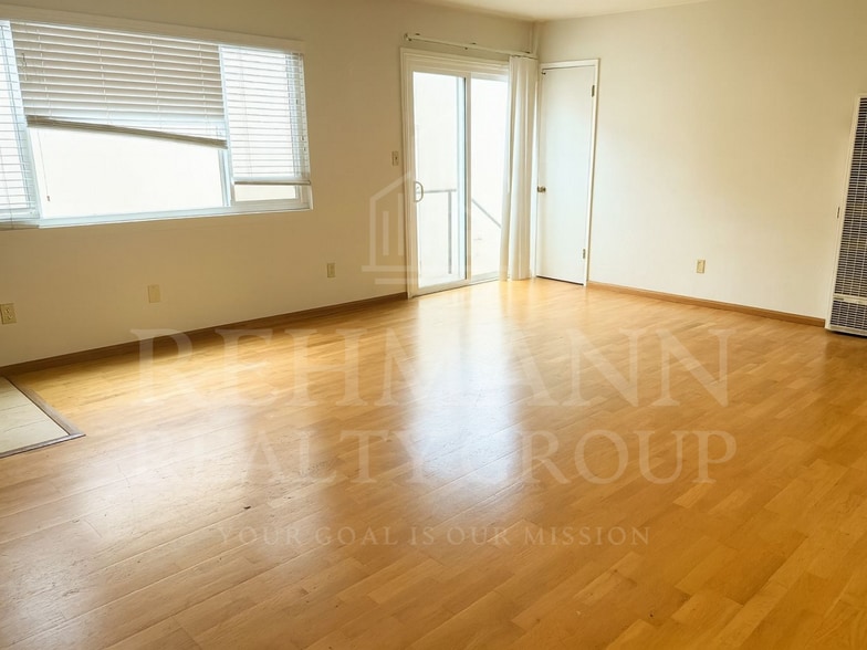 Building Photo - 4235 Kendall St