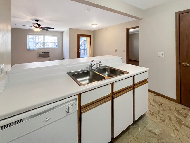 Building Photo - 1524 W Sand Bar Ct