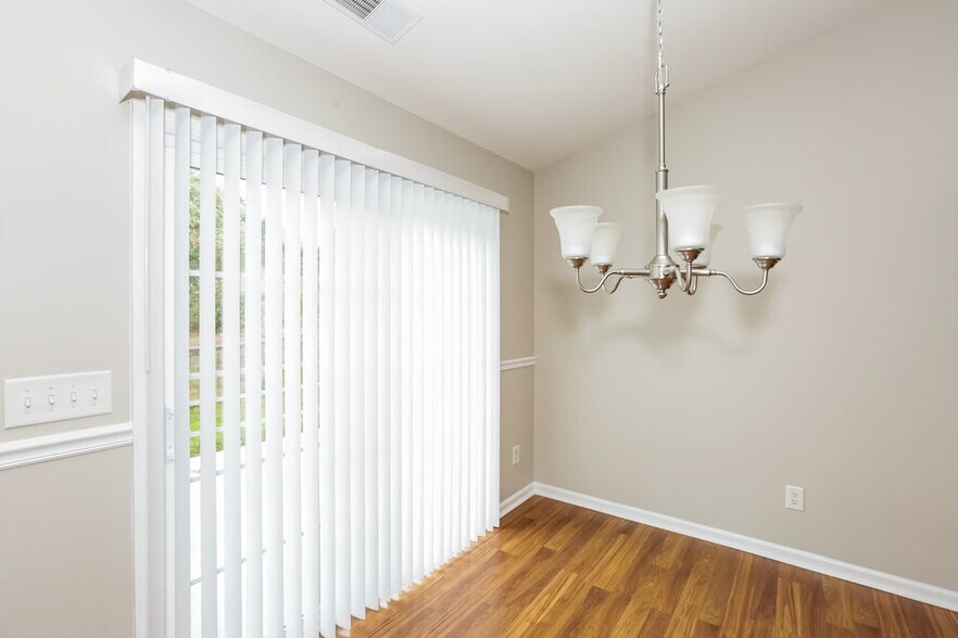 Building Photo - 5207 Hildreth Court