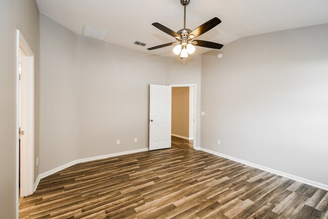 Building Photo - 574 S Aberdeenshire Dr