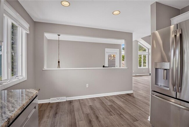 Building Photo - 9704 Sundance Dr