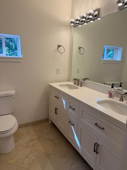Downstairs bathroom - 1184 Rutherford Dr