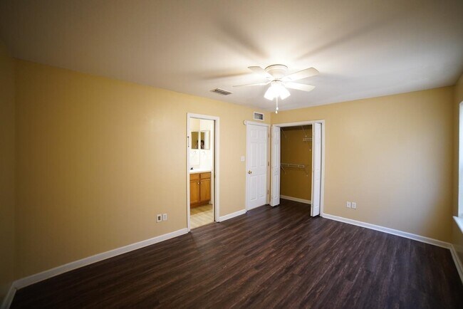 Building Photo - 1949 Nena Hills Dr