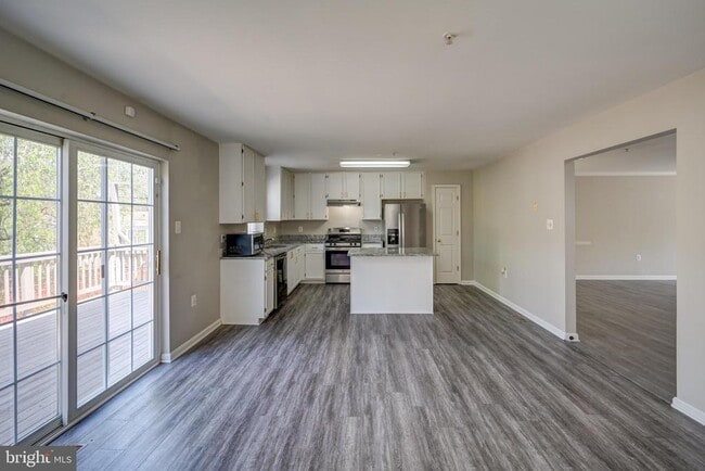 Building Photo - 4624 Kings Mill Way